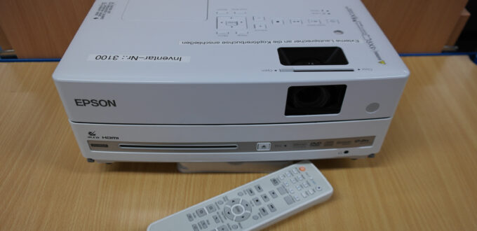 Beamer Epson EB-W8 D