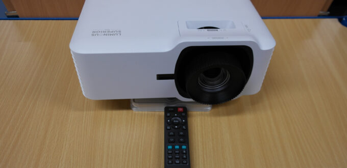Beamer ViewSonic LS741 HD