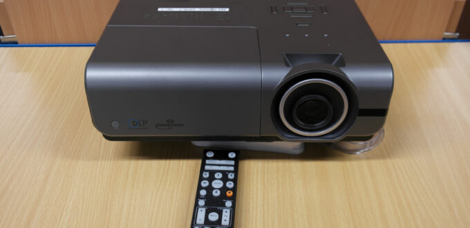 Beamer Optoma DH1017